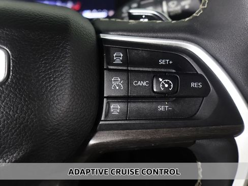 Used 2023 Jeep Grand Cherokee L Limited AWD/4WD image 4