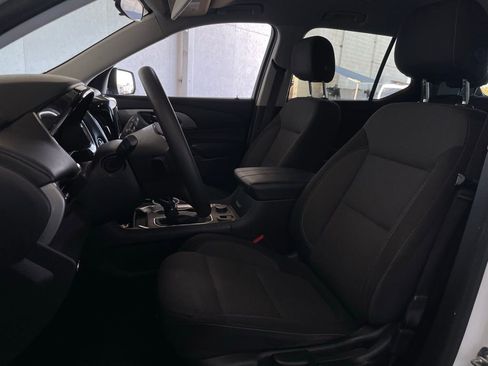 Used 2021 Chevrolet Traverse LS image 12