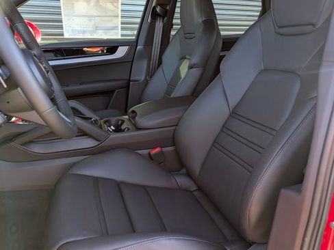Certified 2026 Porsche Cayenne AWD/4WD image 5