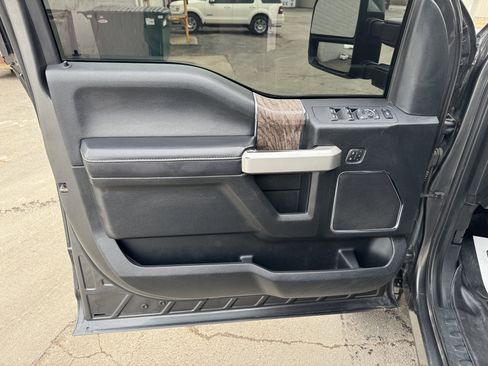 Used 2019 Ford F250 Lariat w/ Chrome Package image 8