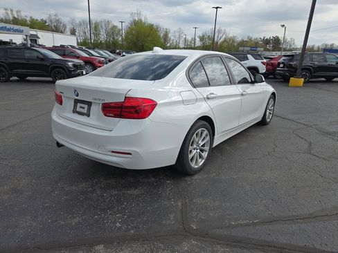 Used 2018 BMW 320i xDrive Sedan AWD/4WD image 3