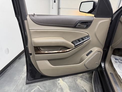 Used 2017 GMC Yukon SLT AWD/4WD image 12
