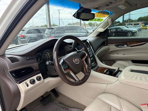 Used 2015 Cadillac Escalade Luxury AWD/4WD image 11