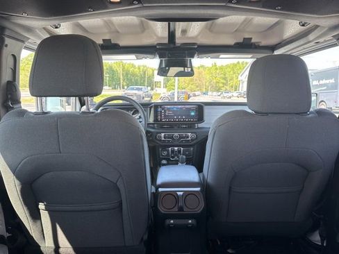 Used 2025 Jeep Wrangler Unlimited Sport AWD/4WD image 15