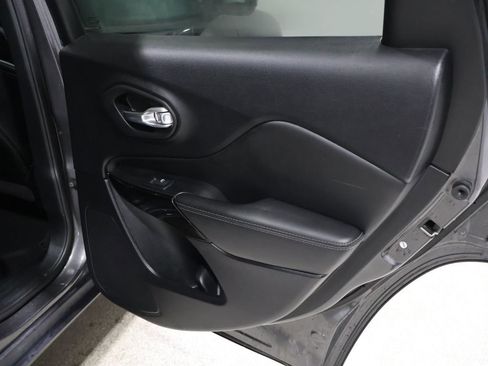 Certified 2023 Jeep Cherokee Altitude Lux image 23