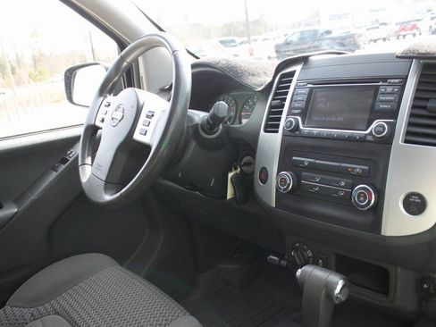 Used 2017 Nissan Frontier SV image 7