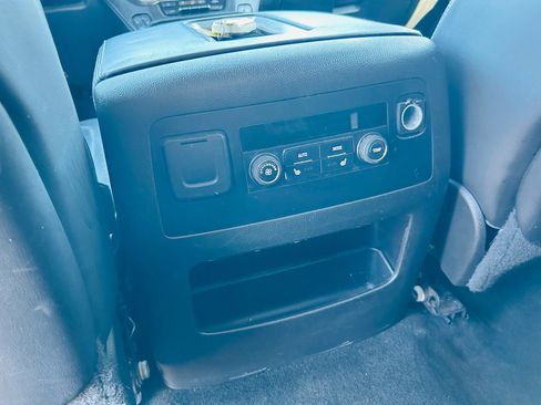 Used 2015 GMC Yukon XL Denali w/ Premium Package image 29