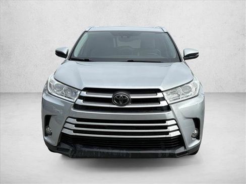 Used 2019 Toyota Highlander XLE image 2