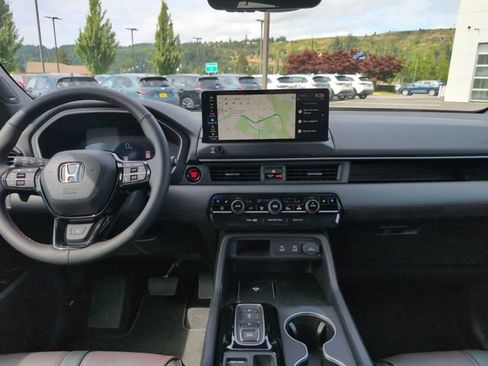 Used 2026 Honda Pilot Black Edition image 13