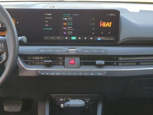 Used 2025 Kia K4 LXS image 17