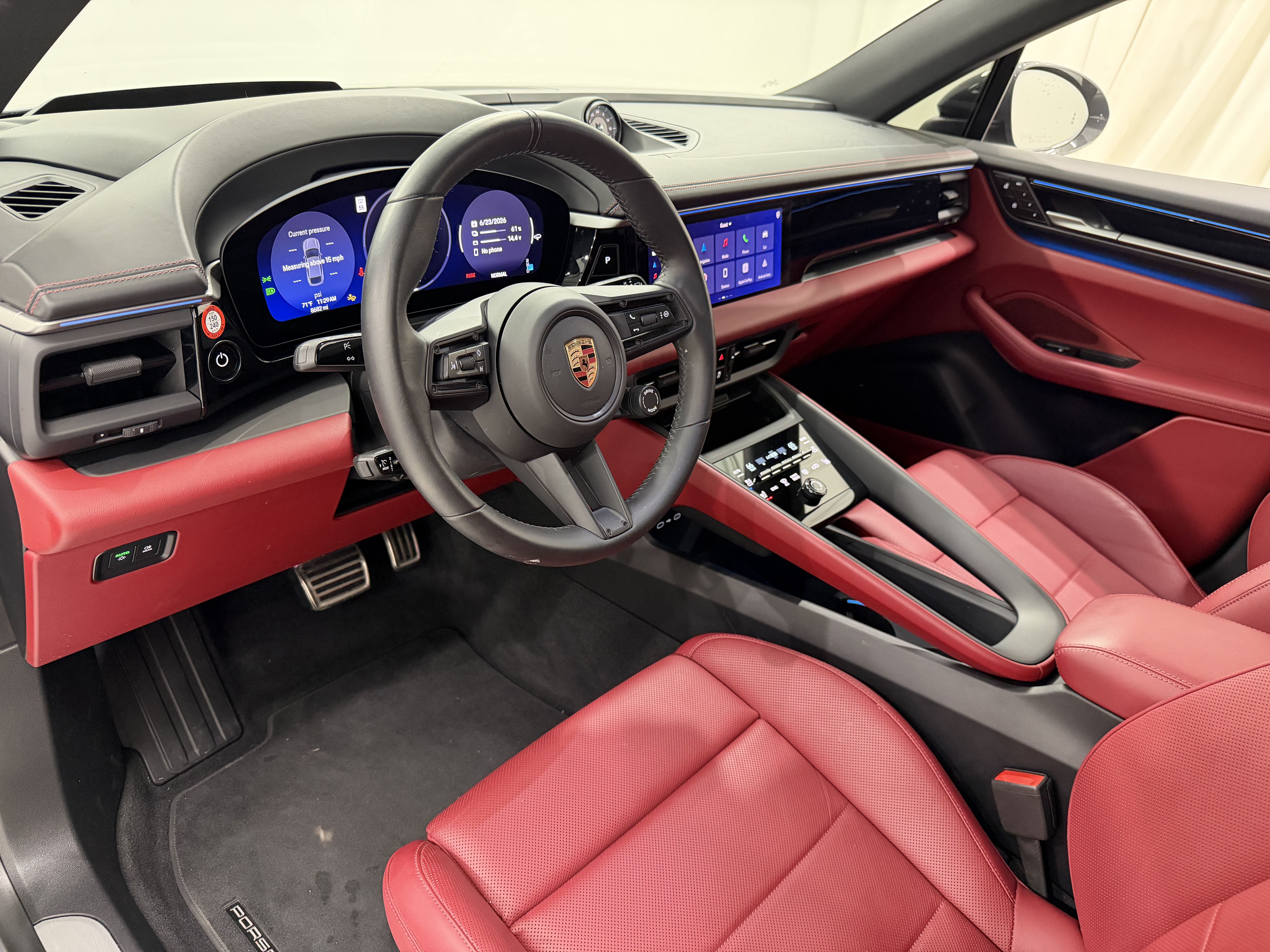 Used 2025 Porsche Macan 4S Electric AWD/4WD image 4
