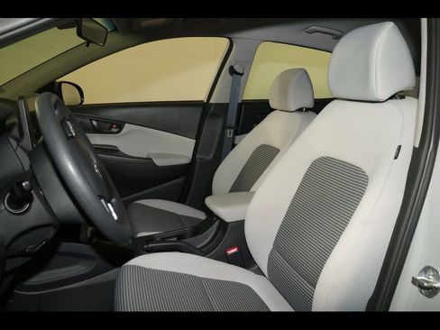 Used 2022 Hyundai Kona SE image 11