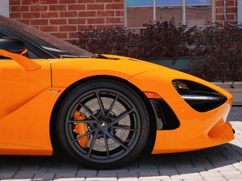 Used 2024 McLaren 750S Spider RWD image 7