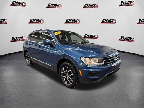 Used 2020 Volkswagen Tiguan SE w/ Panoramic Sunroof Package image 3
