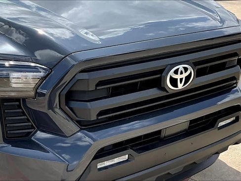 Used 2025 Toyota Tacoma SR5 image 29