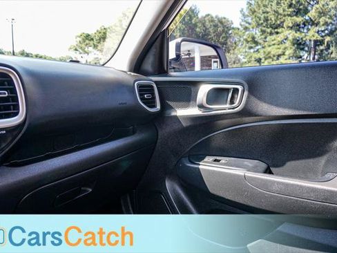 Used 2022 Hyundai Venue SE FWD image 31
