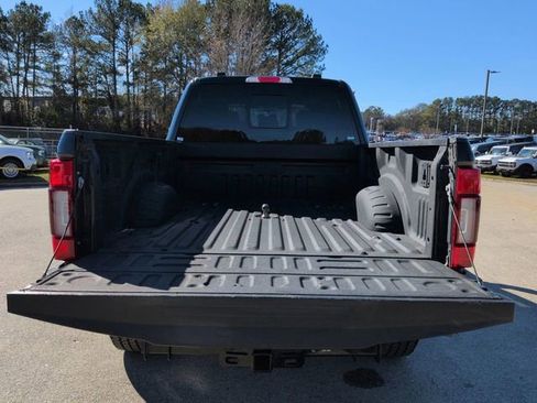 Certified 2022 Ford F250 Lariat w/ Black Appearance Package image 14