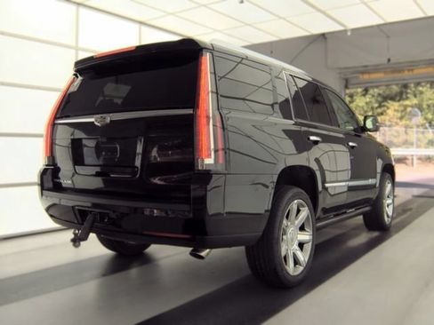 Used 2019 Cadillac Escalade Premium Luxury AWD/4WD image 3