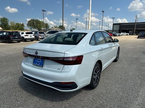Certified 2025 Volkswagen Jetta SE image 7