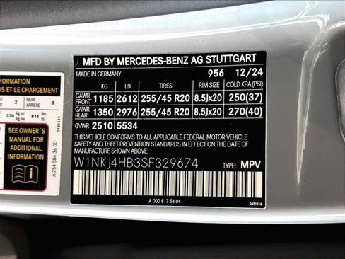 Used 2025 Mercedes-Benz GLC 300 4MATIC image 36