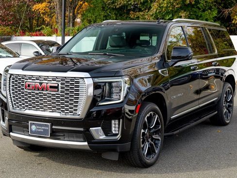 Used 2022 GMC Yukon XL Denali image 3