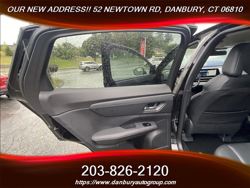 Used 2025 Nissan Ariya AWD image 23
