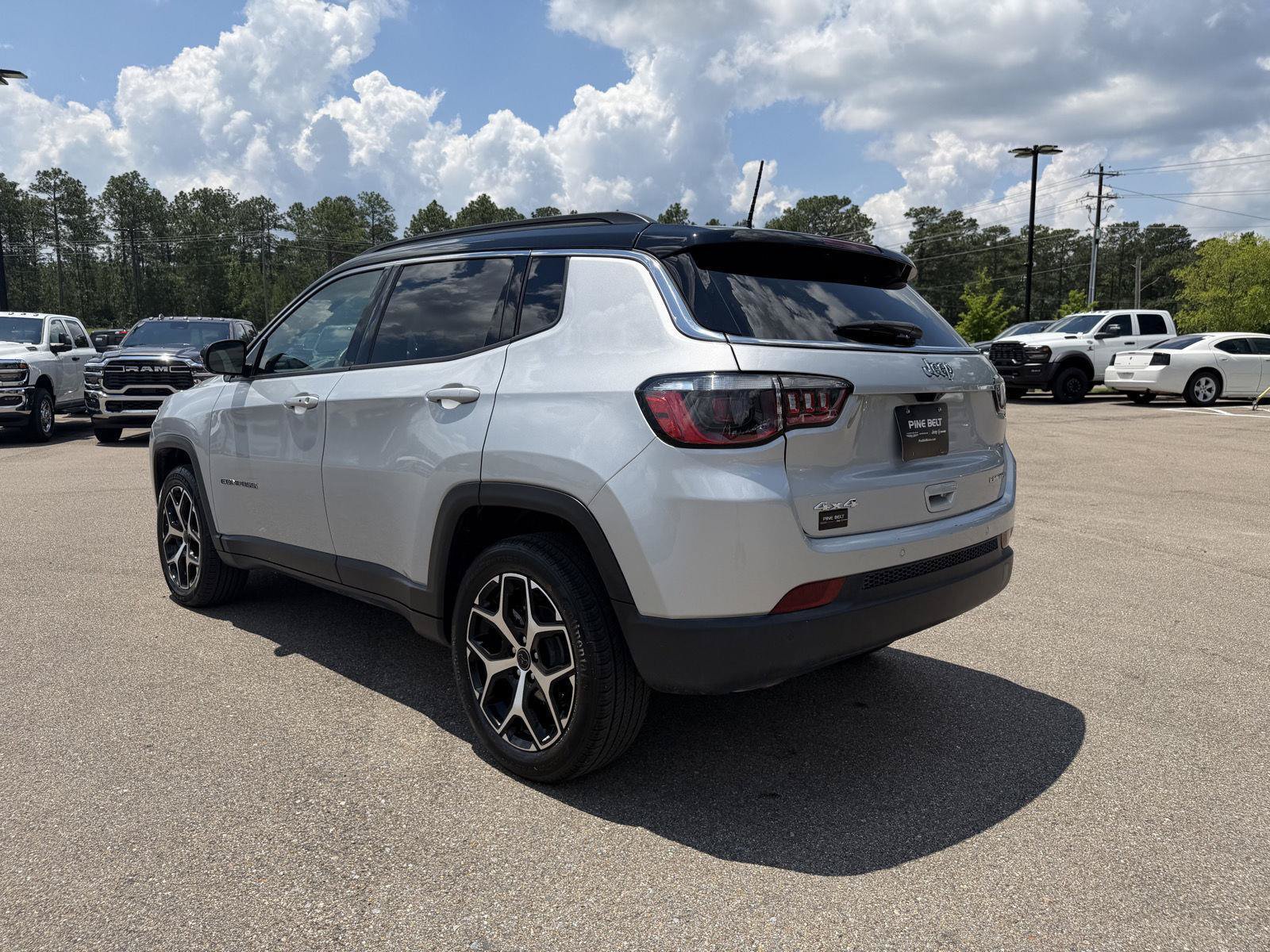 Certified 2025 Jeep Compass Limited AWD/4WD image 4