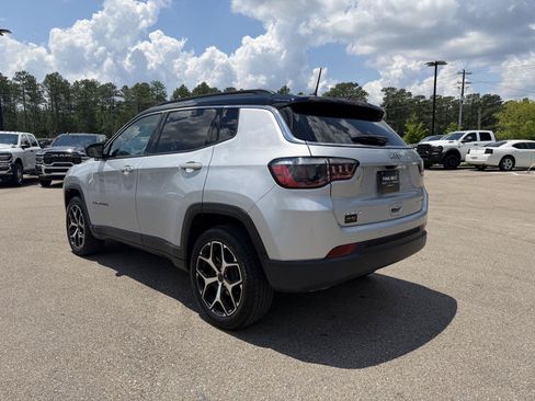 Certified 2025 Jeep Compass Limited AWD/4WD image 4