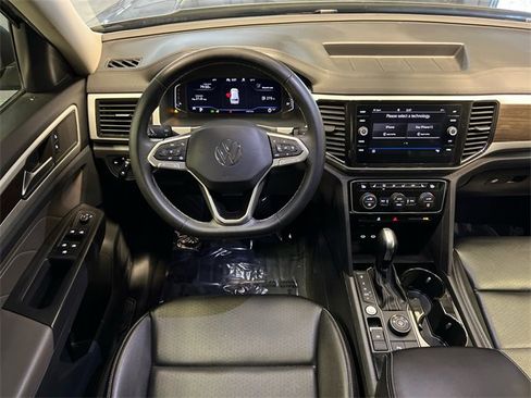 Certified 2022 Volkswagen Atlas SE image 18