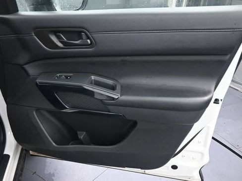 Used 2024 Nissan Pathfinder SV AWD/4WD image 13