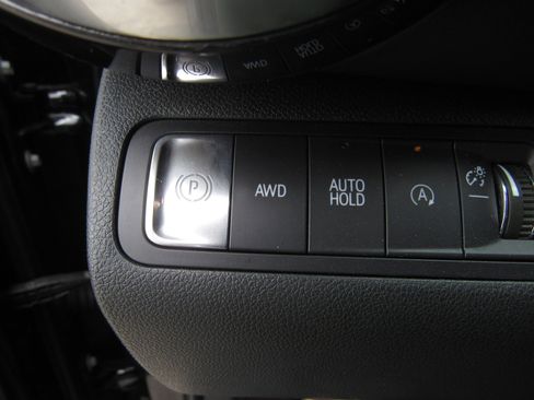 Used 2025 Chevrolet Equinox LT AWD/4WD image 19