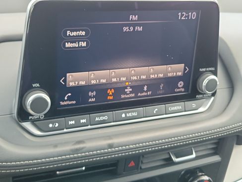 Used 2025 Nissan Rogue SV FWD image 24