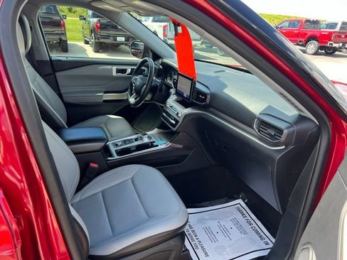 Used 2021 Ford Explorer XLT w/ Equipment Group 202A AWD/4WD image 15