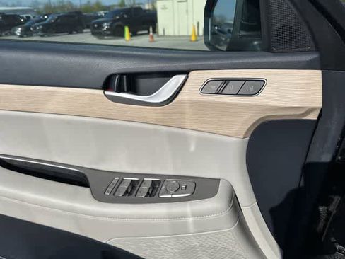 Used 2023 Hyundai Palisade Limited w/ Cargo Package image 17