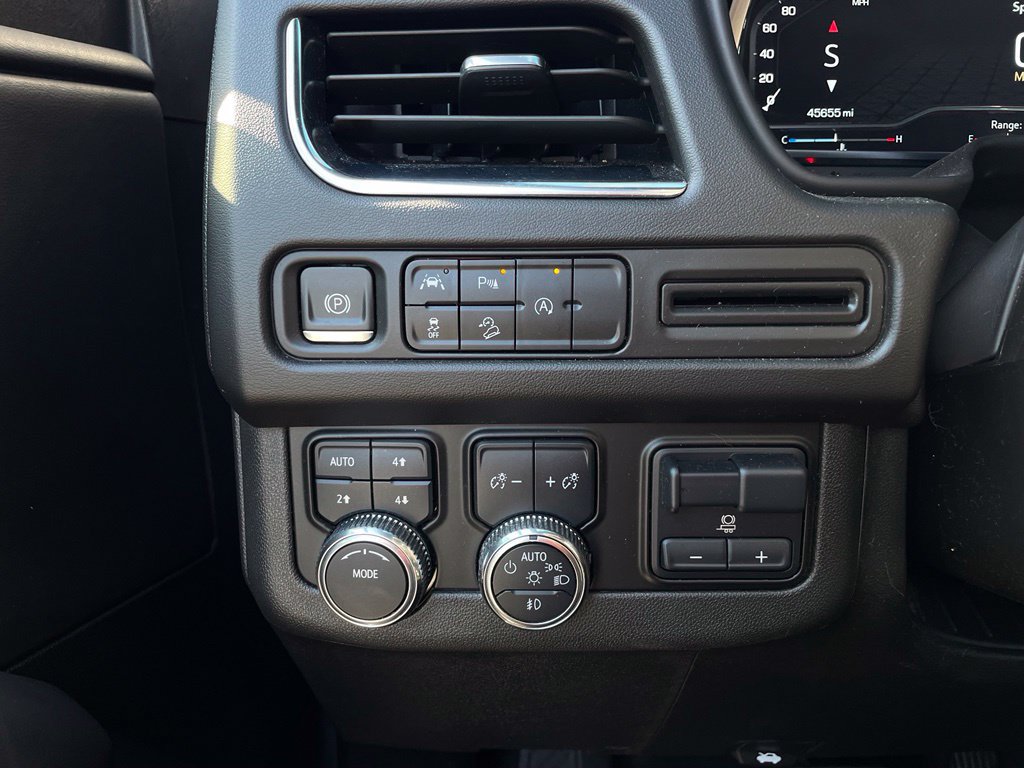 Used 2023 GMC Yukon AT4 w/ LPO, Floor Liner Package AWD/4WD image 12