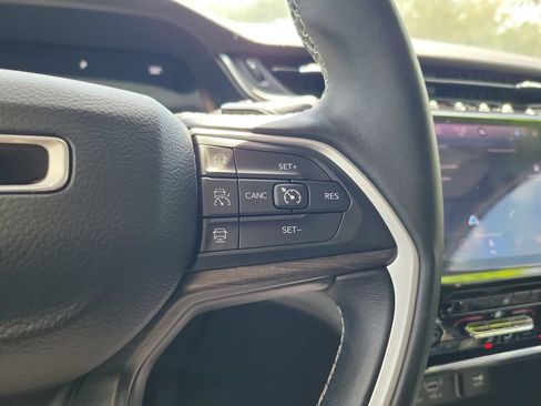Used 2022 Jeep Grand Cherokee Limited RWD image 23