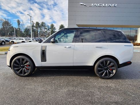 New 2026 Land Rover Range Rover SV image 5