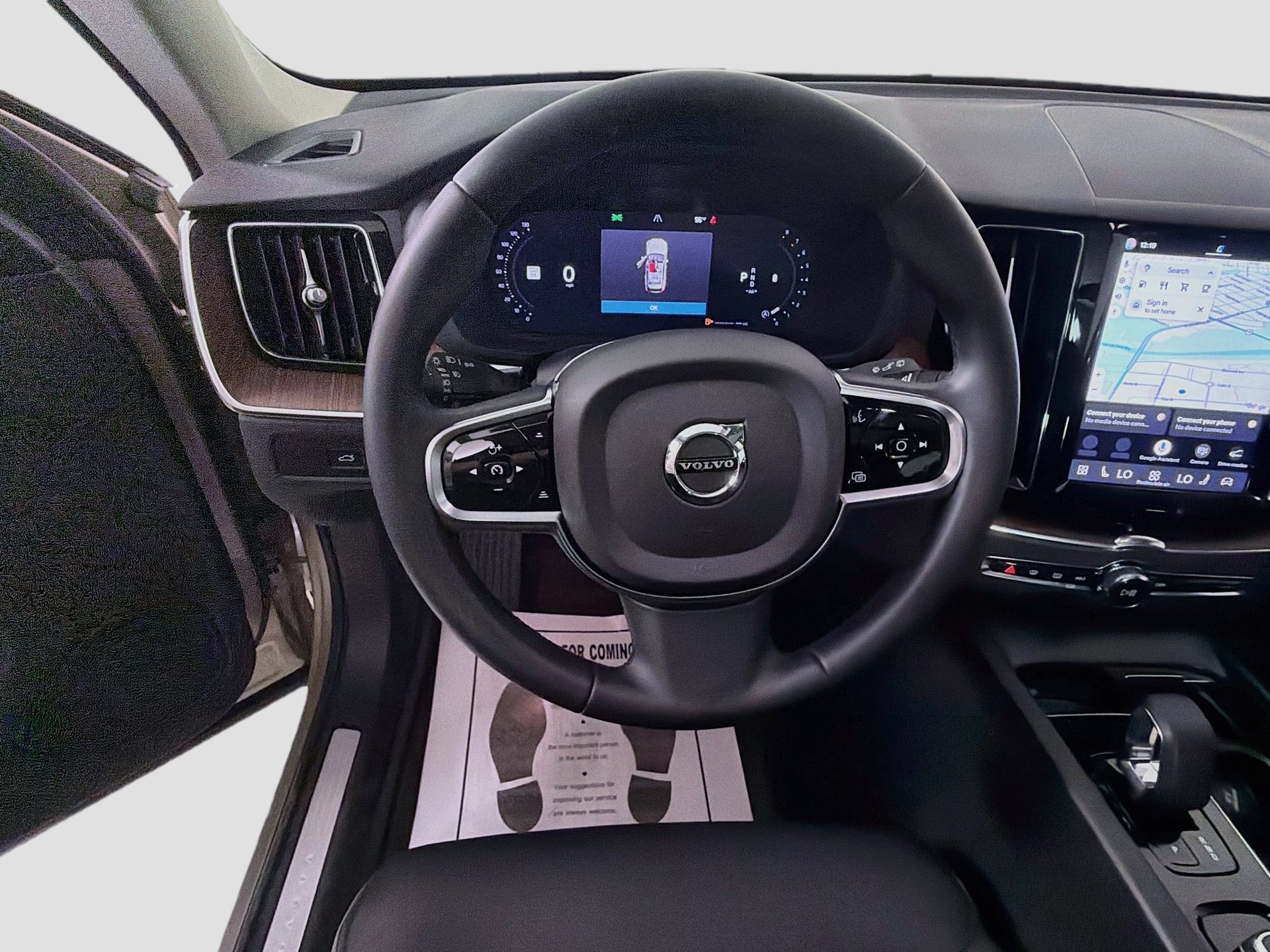 Certified 2024 Volvo XC60 B5 Plus AWD/4WD image 11