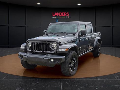 Used 2025 Jeep Gladiator Sport AWD/4WD image 1