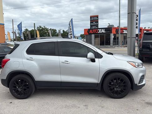 Used 2022 Chevrolet Trax LT w/ Sport Edition FWD image 4