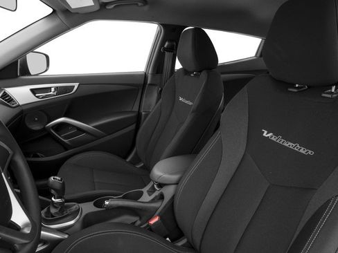 Used 2016 Hyundai Veloster FWD image 11