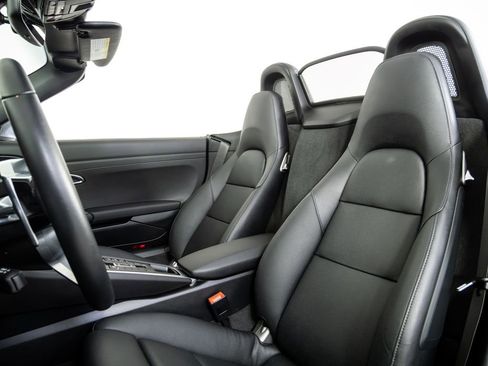 Used 2025 Porsche 718 Boxster RWD image 5