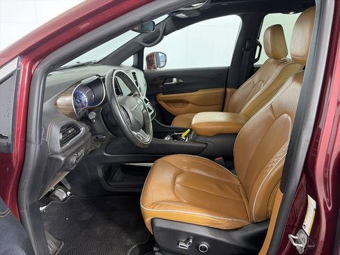 Used 2021 Chrysler Pacifica Pinnacle image 6