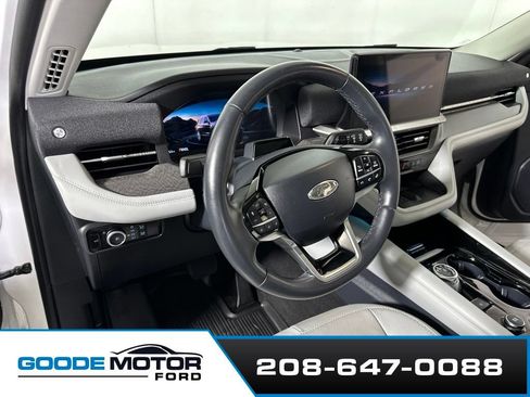 Used 2025 Ford Explorer Platinum w/ Ultimate Package AWD/4WD image 8