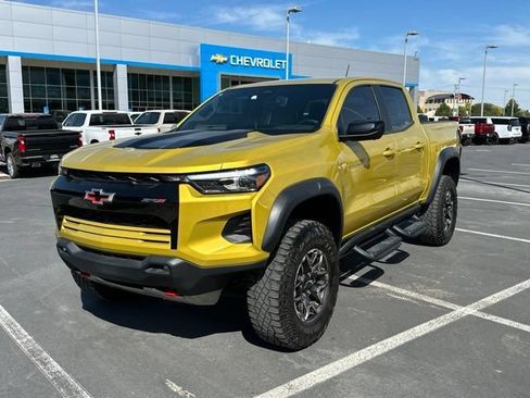 Used 2023 Chevrolet Colorado ZR2 w/ ZR2 Convenience Package III AWD/4WD image 2