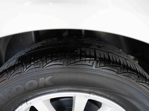 Used 2020 Chevrolet Sonic LT image 29