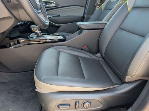 Used 2024 Chevrolet Trax ACTIV image 7