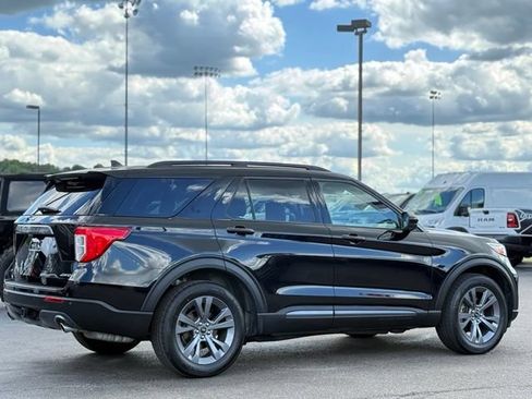 Used 2023 Ford Explorer XLT w/ Equipment Group 202A AWD/4WD image 38