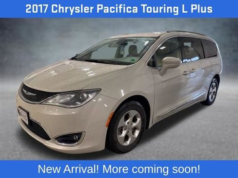 Used 2017 Chrysler Pacifica Touring-L Plus image 4