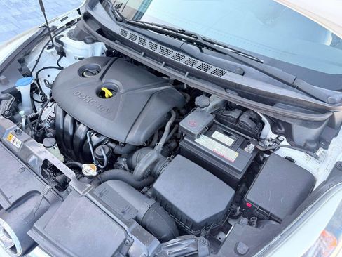 Used 2015 Hyundai Elantra SE w/ Option Group 02 FWD image 25